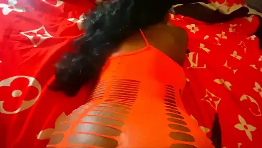 Großer ebenholz-hintern in versauter orange fit