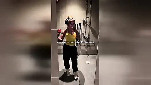 Киска 18-летней Thot раздвигается перед камерой! Зияние без цензуры