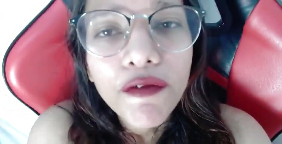 Kendimi çok mutlu hissediyorum, bu yüzden biraz eğleneceğim