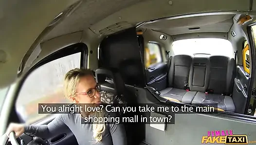 Kadın sahte taksi - ozzie turist sarışınların ağzına boşalıyor
