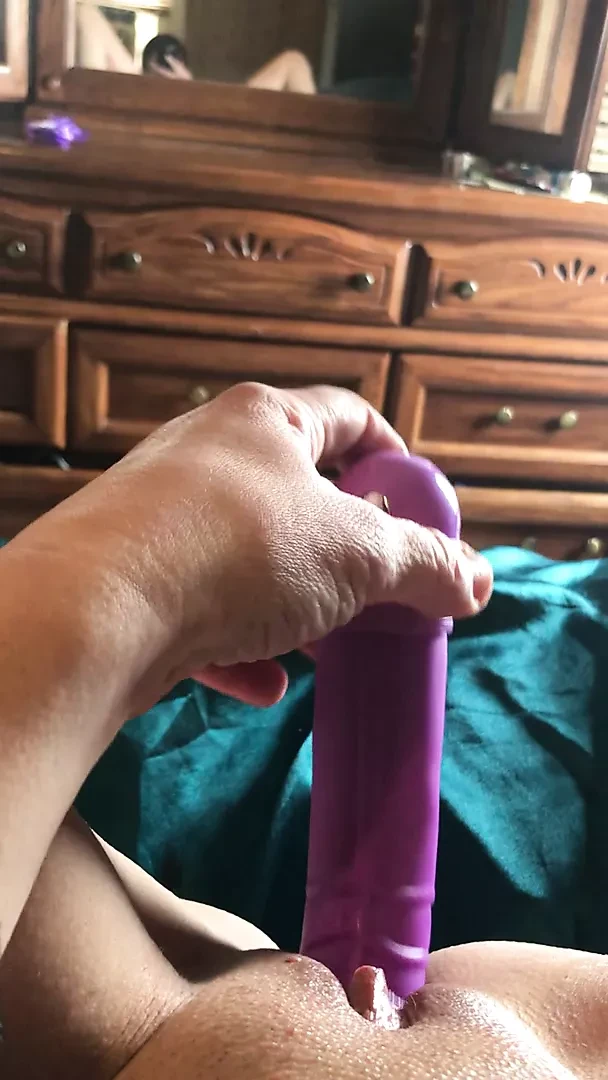 Granatie from Hazleton play with her pussy