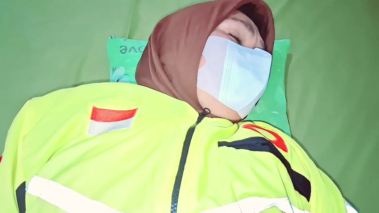 Ojol Girl In Hijab Gets An Extra Bonus From Castamer Gofood-full Video Bokep Indonesia Viral