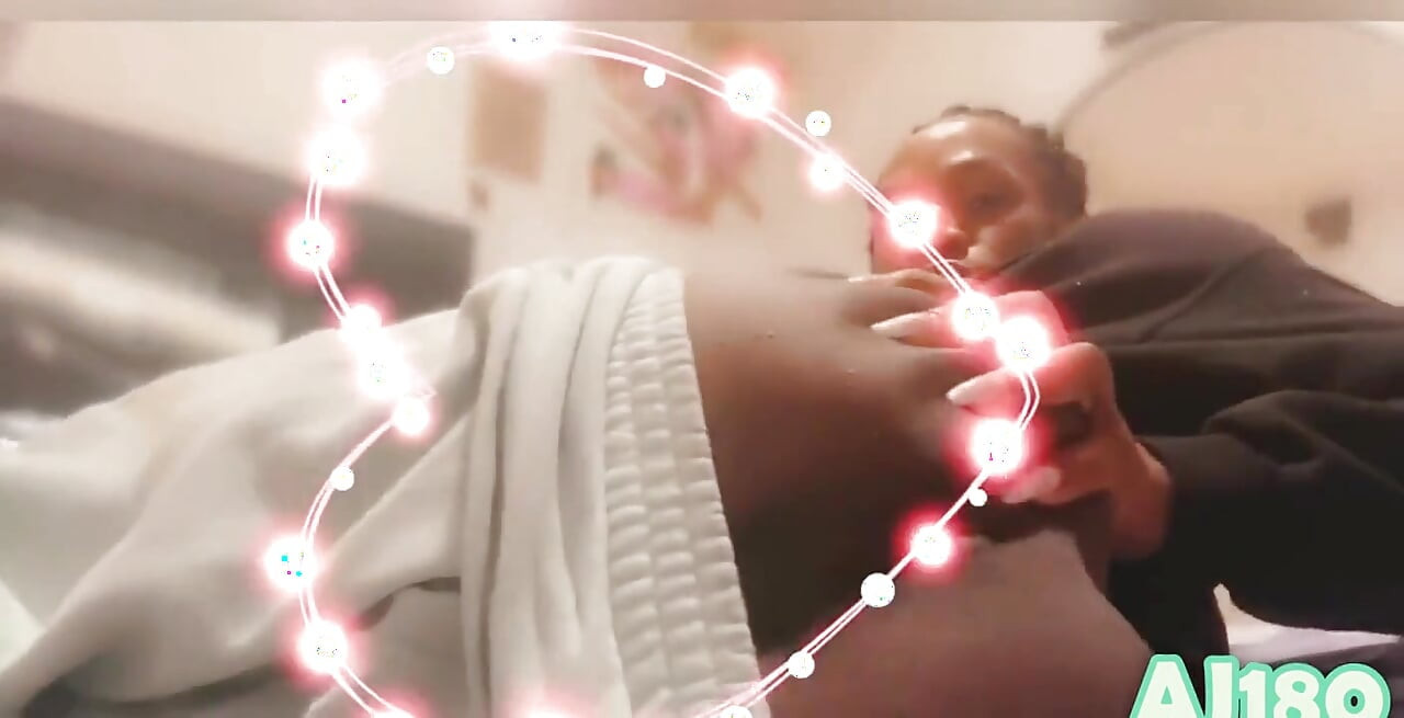 Lavender Lady 2nd Cumshot Jag gnuggar bara på mig själv för att jag är ensam. Ingen smink. Bara kåt