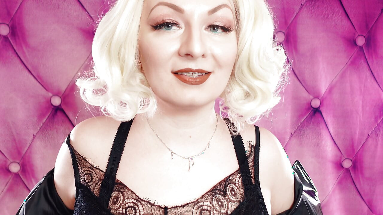 Wearing XS nitrile gloves - Gloves fetish video (Arya Grander)