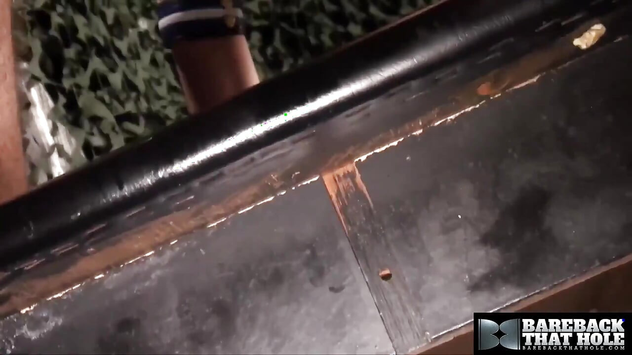 Ethan Palmer, tatuată fără prezervativ, are parte de o pulă brută a lui Chuck Collier