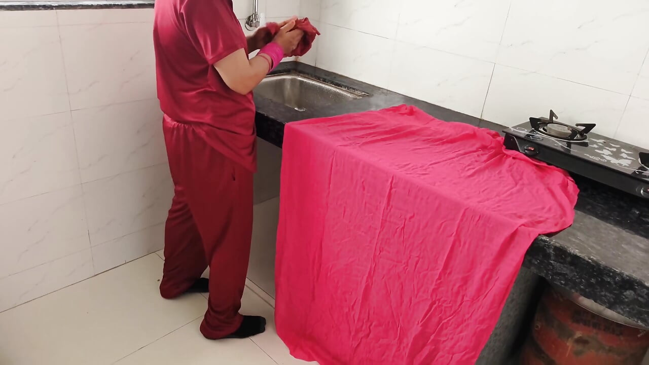 Hintli kadın kayınbiraderi ile mutfakta seks videosu