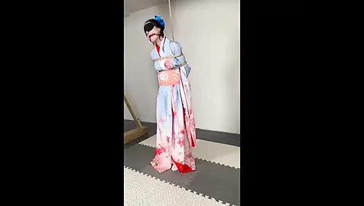 Güneşli bir günde kimono giymenin doruk versiyonu