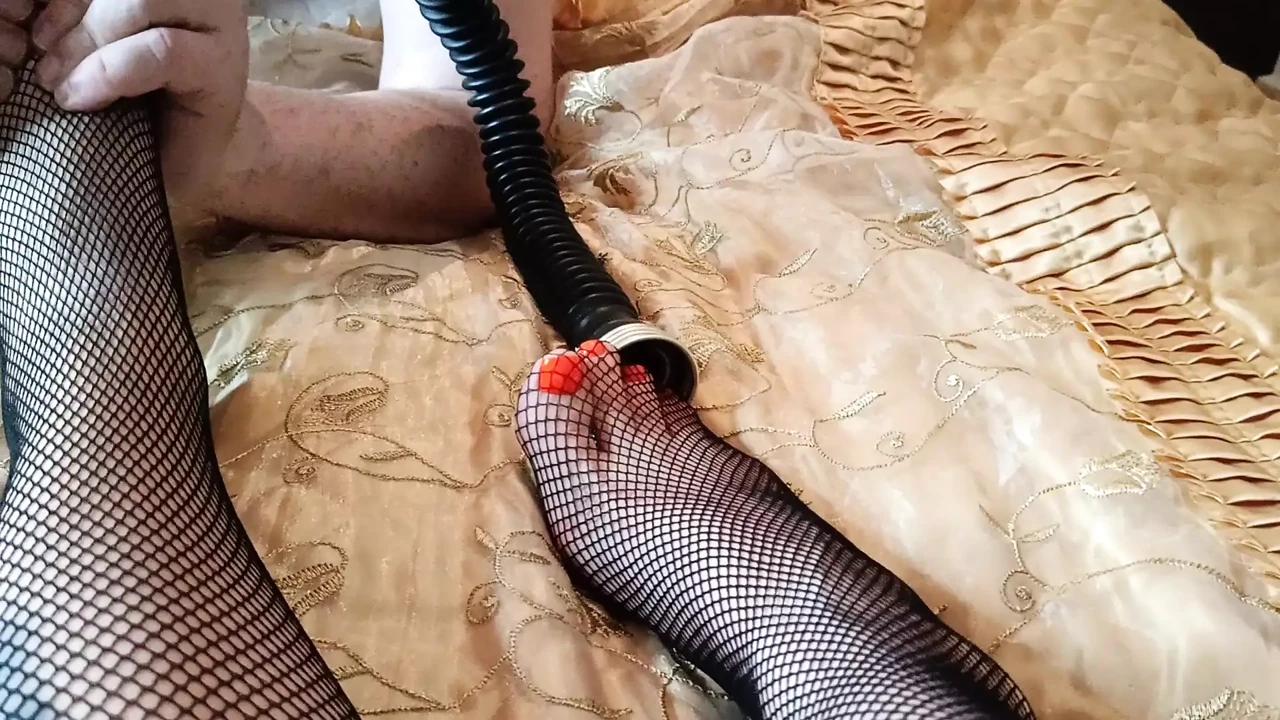 I love foot massage, when the slave is wearing a gas mask, it’s easier for me to control that he enjoys the aroma of my feet