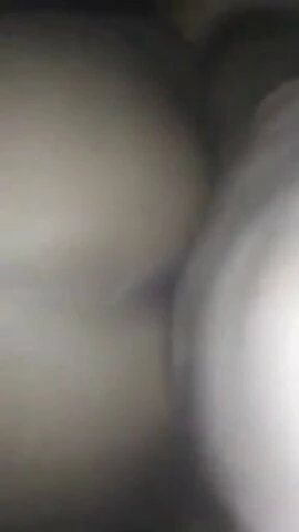 Eboni crvenokosa milfa sa okoliša