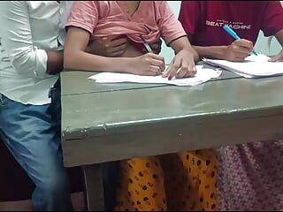 Учитель дези и студент занимаются сексом в Индии