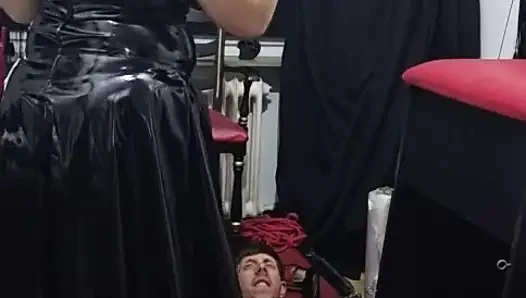 Xxl MILF Domina Trains Slave Pig with Folienbondage and Trampling