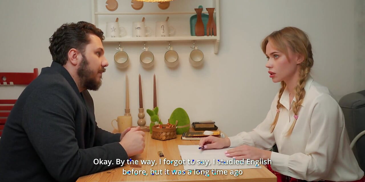 Školačka přišla na lekci angličtiny, ale místo toho dostala anální trénink