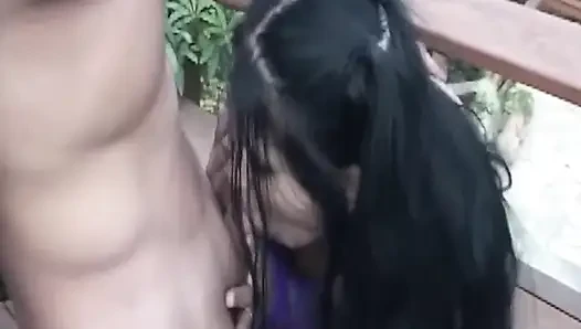 Tante seksi dengan stoking jala ungu dicrot sperma hangat di muka