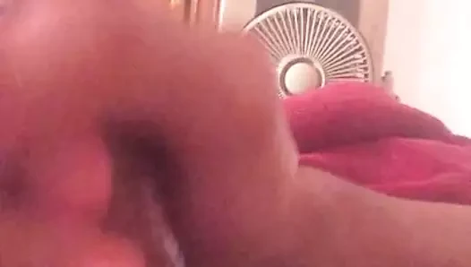 Boşalana kadar büyük zenci yarağımı okşuyor