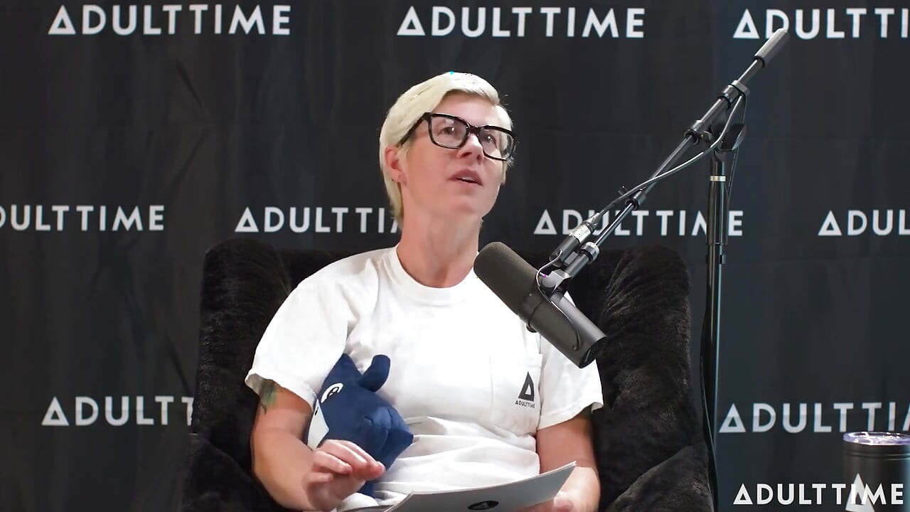 Cami Strella overleeft een cultus, tiktok-roem en niet-monogamie | de pornopodcast