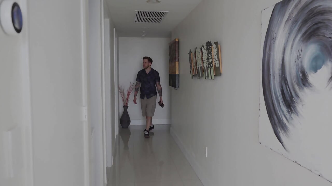 Nachytal jsem svoji velkou krásnou přítelkyni při podvádění! Dvě vnadné holky sdílejí mého velkého ptáka - Paige Steele, Bea York, Steve Rickz