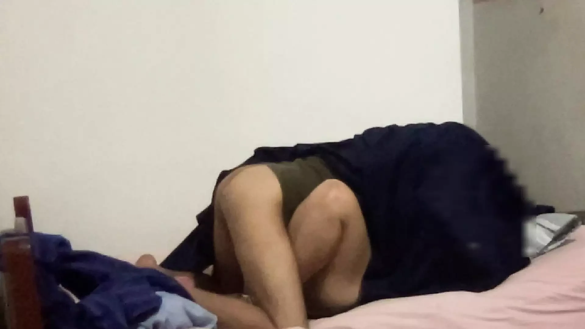 Sucking her pussy in the cold under the blanket