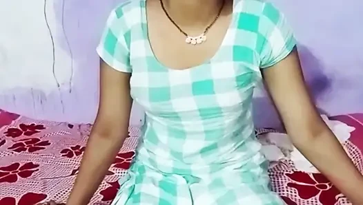 Netter indischer Desi Bhabhi strumpf mit Derver und Hardcore-fick vor ihrer stiefschwester in klarem Hindi Audio