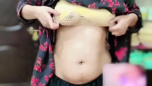 desi girl fingering in pussy on video call with her friends tight pussy fingering viral xxx video