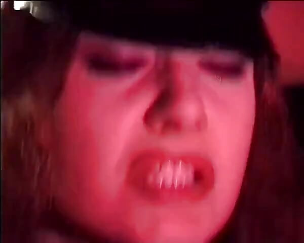 Jessica Rizzo w scenie księdza i grzesznika 03