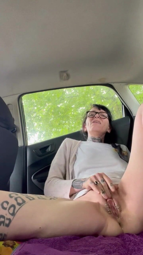 squirting in the back of m car | Clip 1