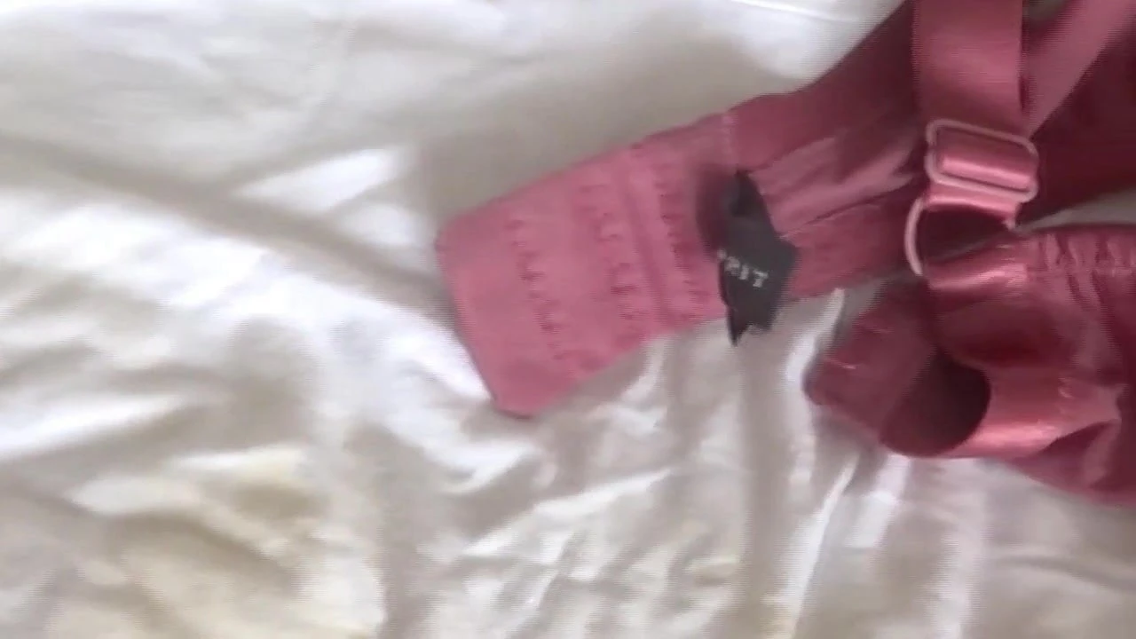 hofredo射在女孩衣服上的痕迹..