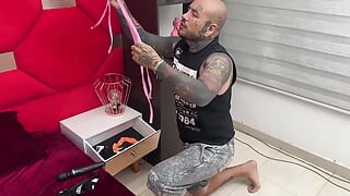 Moja tetovirana cimerica bez gaćica slučajno je poskakivala na mom kurcu iznova i iznova