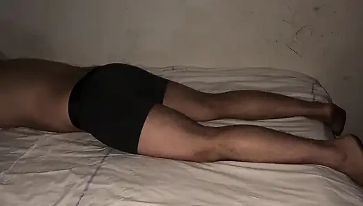 Pijat kaki, ibu tiri gemuk