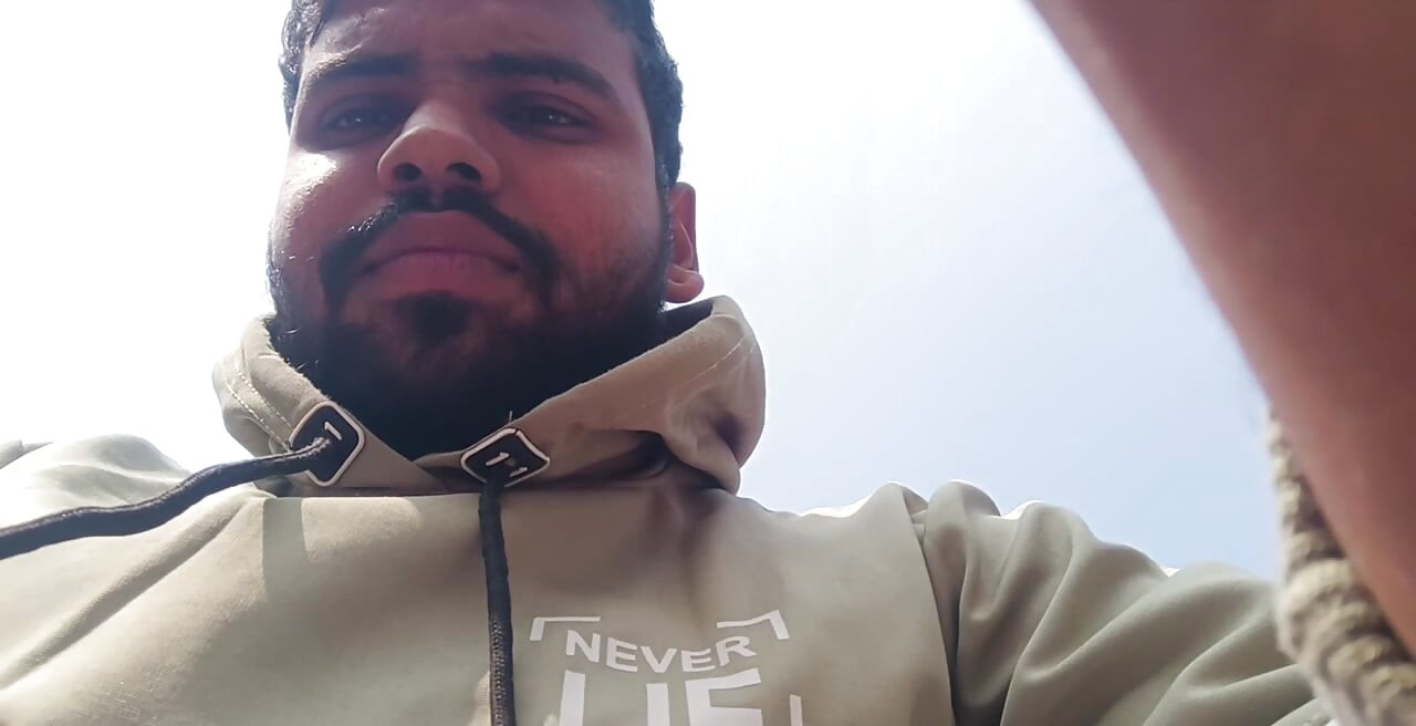 مشاهدة فيديو ساخن سخيف مع شعور كامل بالمرح على الشرفة