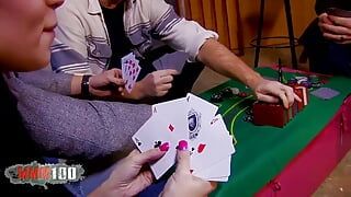 La perfetta giovane bruna aris dark paga il suo debito di poker con la figa