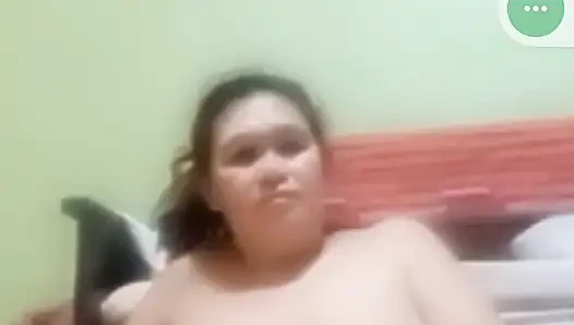 Benimle mastürbasyon yapmayı seviyor.