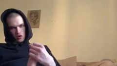 Skinhead hoodie -twink heeft perfecte ballen en schiet zijn lading