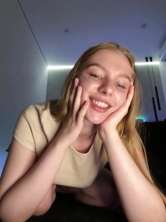 Δαχτύλωμα μουνιού με γυμνό κορίτσι