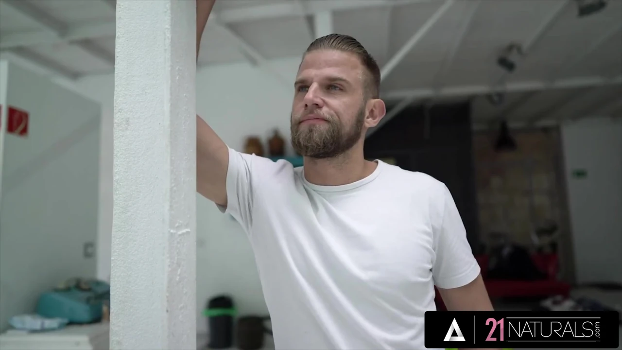 21 naturals - azgın kiraz öpücüğü için derin anal - vince sıkı götünü sikiyor