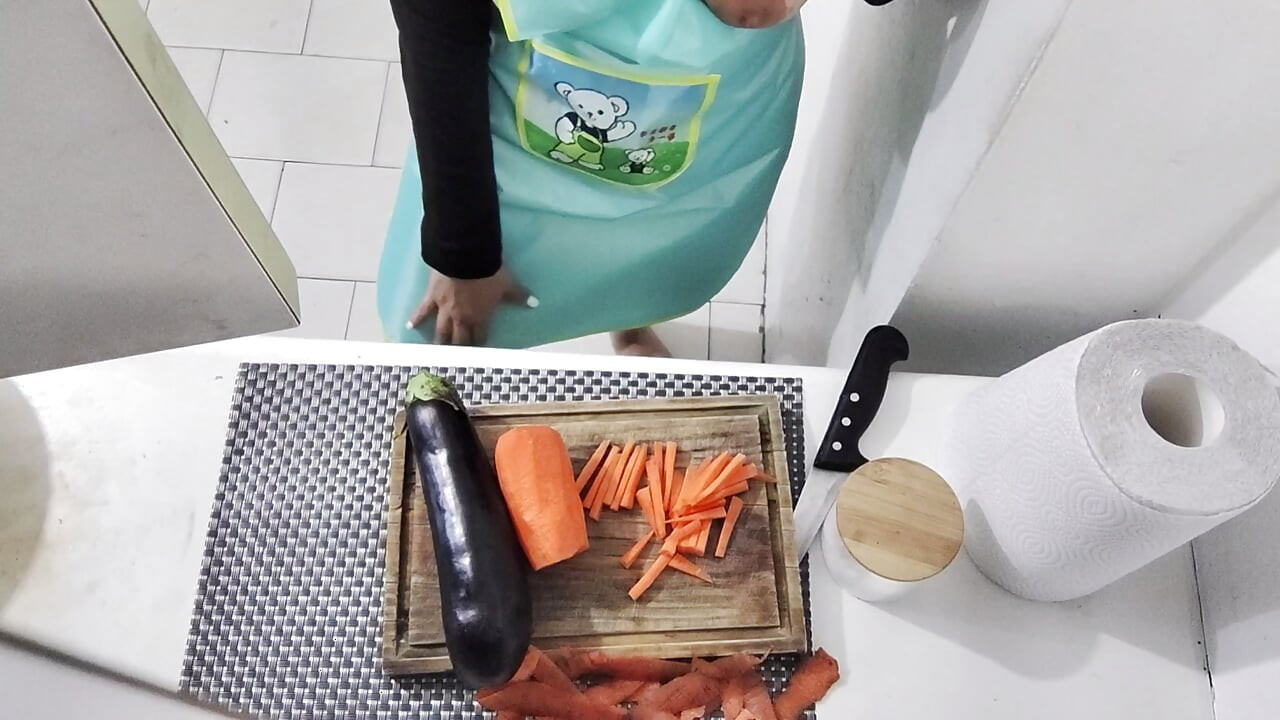 I shove a huge cucumber up my hungry asshole - Fetish