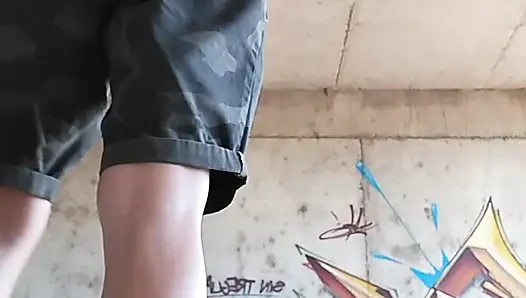 Açık havada işeme ve tanga gösterme