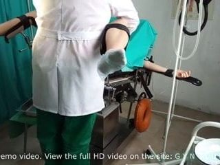 Menina recebe orgasmo na cadeira da ginecologia