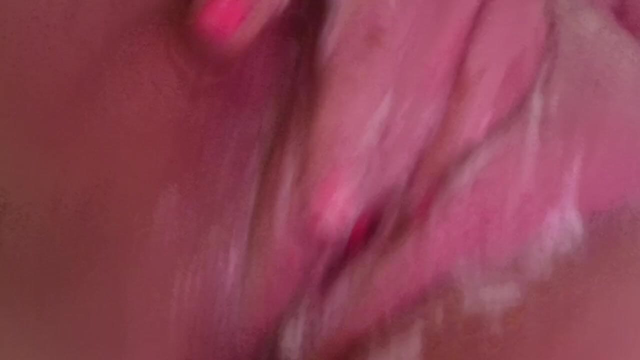 أنا أدلل نفسي)