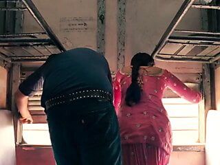 Adegan seks kereta api Parineeti Chopra Ishaqzaade (2012)