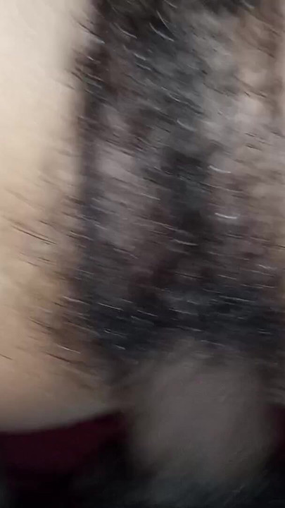 "Ateşli kız arkadaşım benimle eğleniyor ve onu zar zor sikiyorum.."