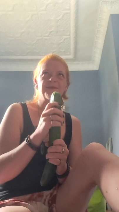 Έχοντας ένα αγγούρι ζωντανά