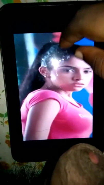 Epski trenutak iz "Asin Naara mundaaikku en kanji (asin sexy cum tribute)"
