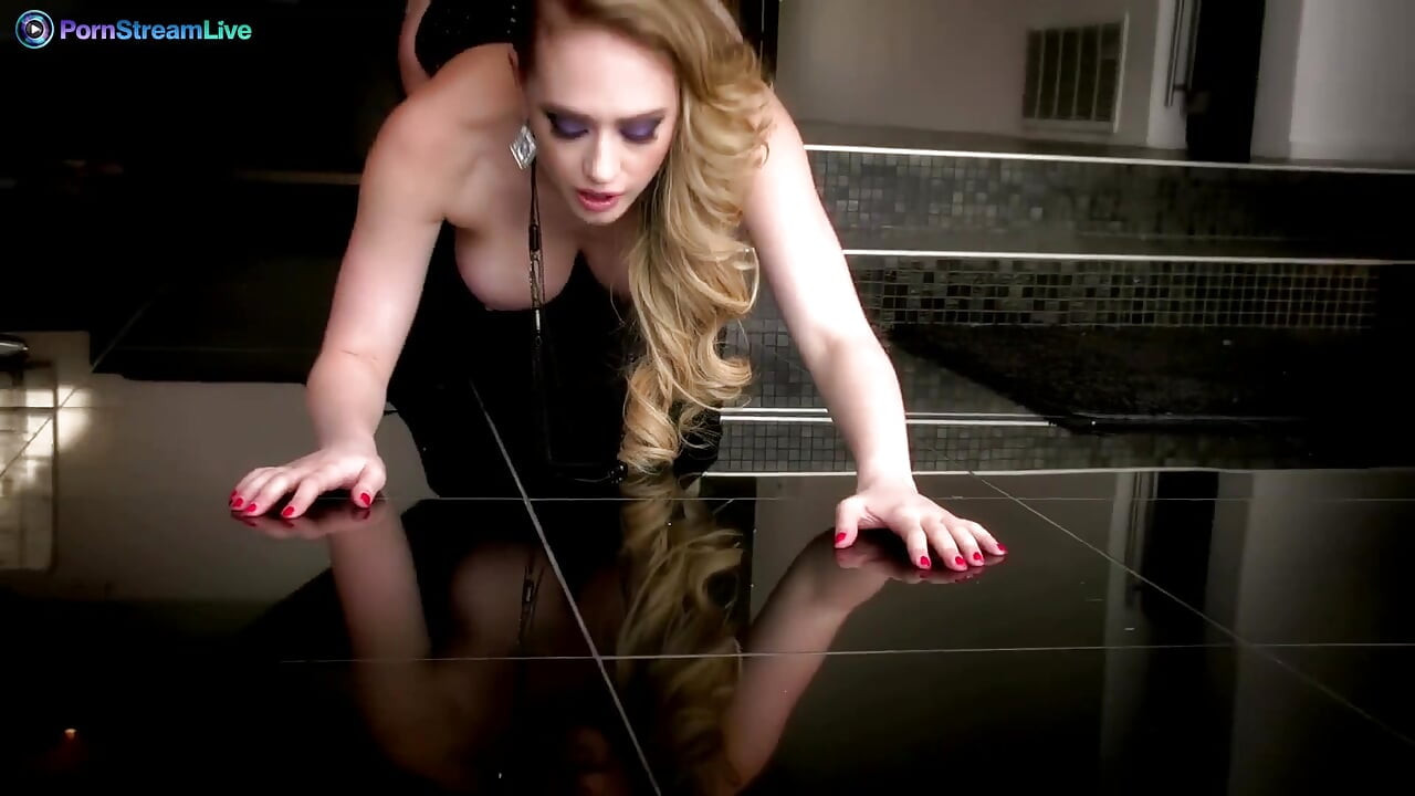 Glamorous Kagney Linn Carter enjoys thick cock on her pink slit