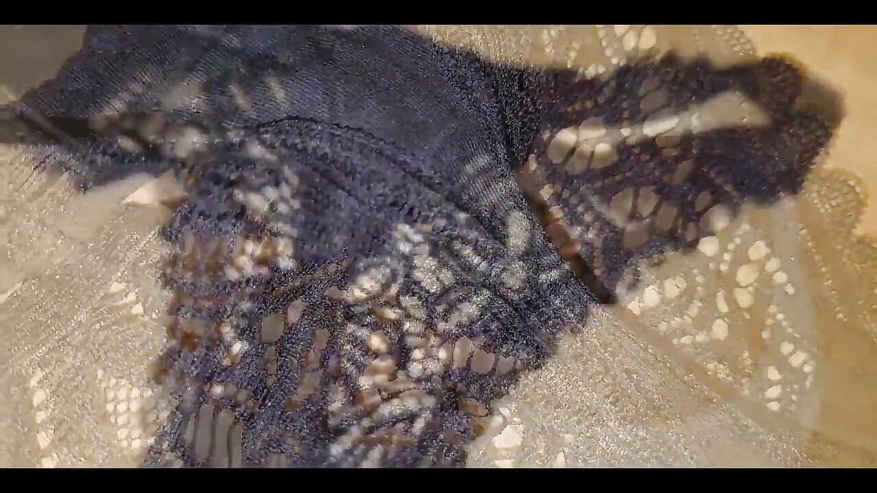 Squatting Cumshot Erotic Boy