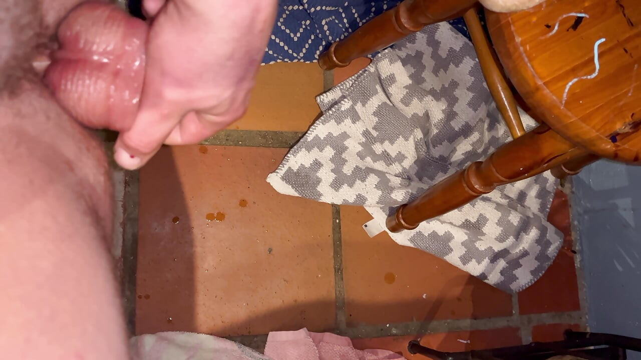 Lassenburg lagi muasin memeknya pakai dildo ukuran raksasa
