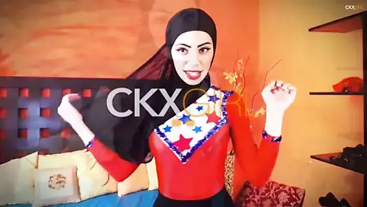 Девушки-мусульманки в хиджабе мусульманская арабская девушка перед вебкамерой обнаженной