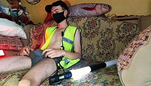 Genç twink büyük yarağını sıvazlıyor