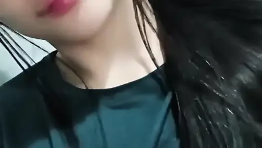 Мачеха сжимает член поздно ночью