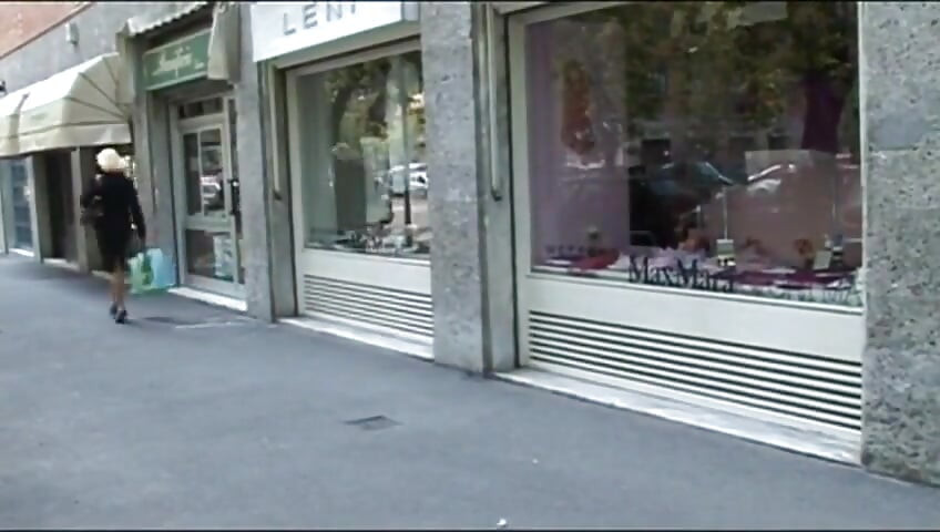 섹시한 거유 금발 밀프 애널 삽입... 입에 정액