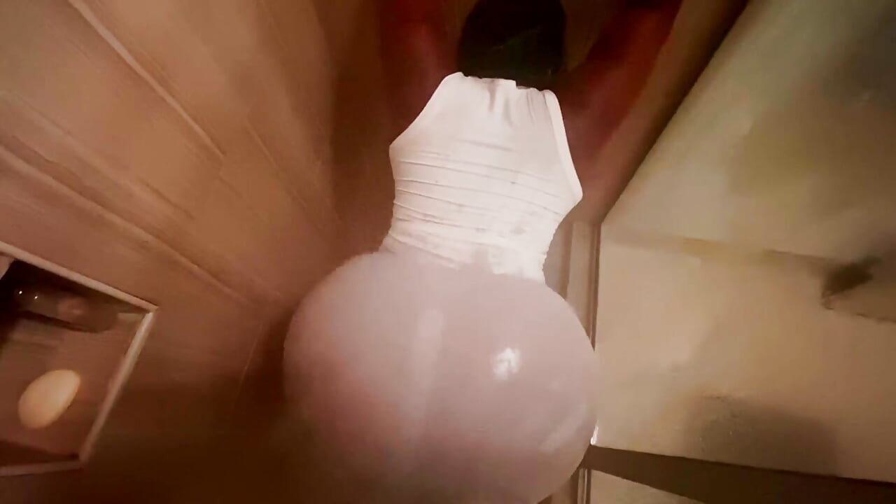 Dirty Diana Got a Cap on and She Looks Sexy